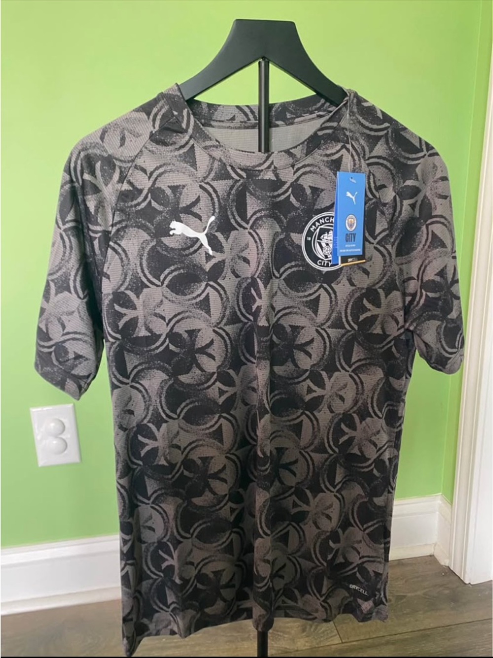 Puma Men's Black and Gray Manchester City Graphic Jersey